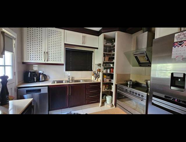 2 BEDROOM TOWNHOUSE FOR SALE IN ESSENWOOD